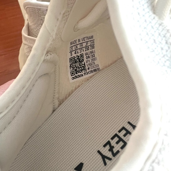 Adidas Yeezy Boost V2 - Size Us 5 (fits W6 - 6.5) - Picture 4 of 6